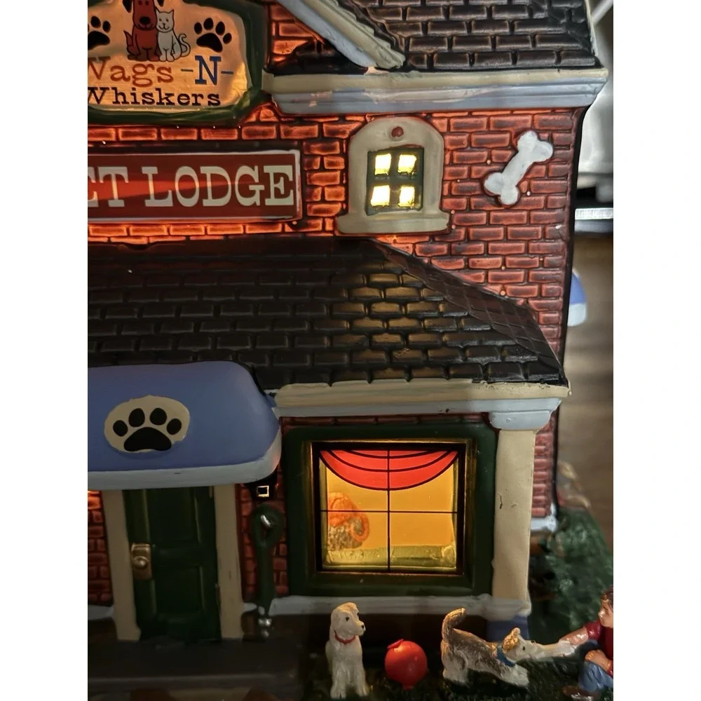 Lemax Coventry Cove Wags N Whiskers Pet Lodge Christmas Village Lighted 2015 Box